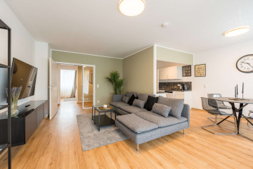 Wohnzimmer - Geräumige 3-Zimmerwohnung mit Balkon zum ruhigen Innenhof