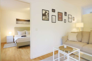 Blick ins Schlafzimmer - Lichtdurchflutete 2-Zimmer-Wohnung mit loftartigem Wohnbereich