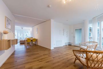 Wohnzimmer - Schöne 3-Zimmer-Wohnung in zentraler Lage mit Balkon