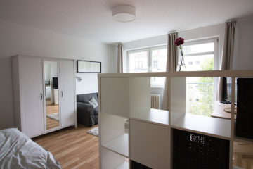 Wohnzimmer - Schönes möbliertes 1-Zimmer-Apartment im grünen Schöneberg