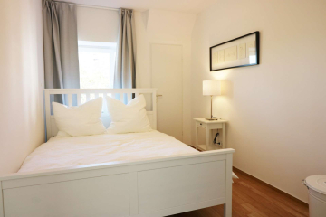 Schlafzimmer II - Moderne 3-Zimmer-Maisonette-Wohnung im Herzen Berlins