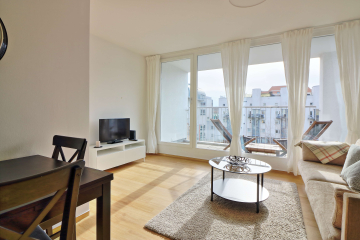 Wohnzimmer - Modernes 2-Zimmer-Apartment über den Dächern Berlins