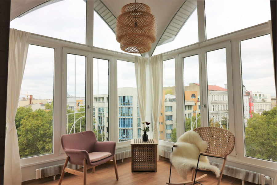 Über den Dächern der Stadt: Möblierte 3-Zimmer-Dachgeschosswohnung im Herzen Schönebergs, 10783 Berlin, Schöneberg