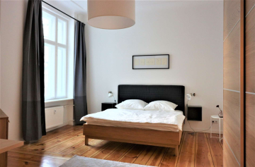Schlafzimmer - Skandinavisch möblierte 3,5-Zimmer-Wohnung im Szenebezirk Prenzlauer Berg
