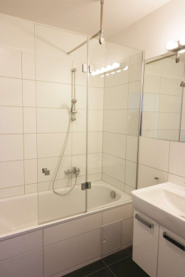 Badezimmer - Moderne, voll möblierte 2-Zimmer-Wohnung im Herzen Berlins