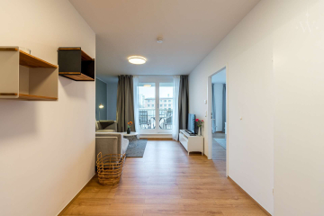 Wohnzimmer - Liebevoll eingerichtete 2-Zimmer-Wohnung mit Blick über Berlin