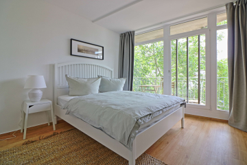 Schlafzimmer2 - Schön möblierte 2-Zimmer-Wohnung in zentraler Lage mit Balkon